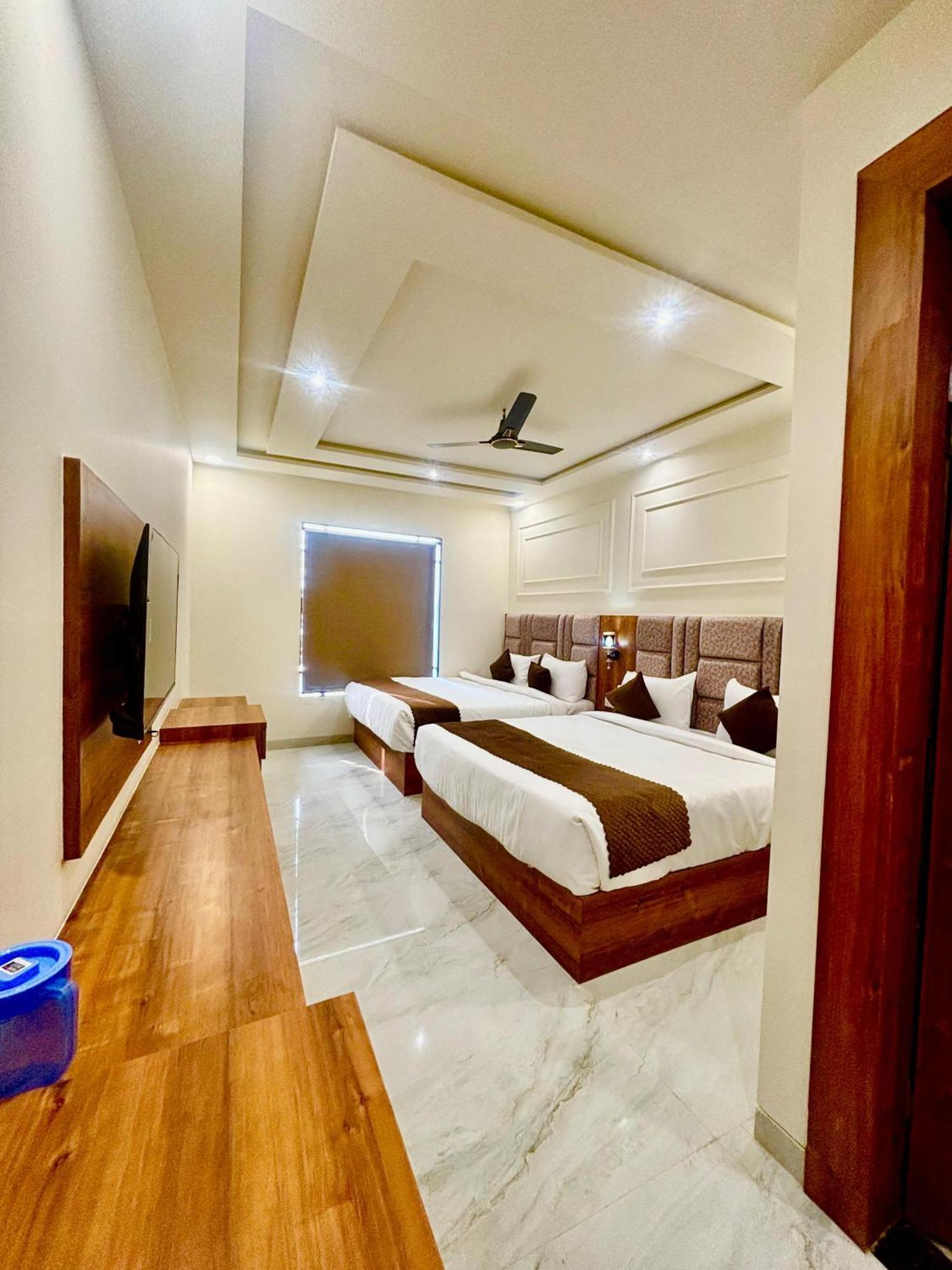 Hotel Majestic Heights Agra  Exterior photo